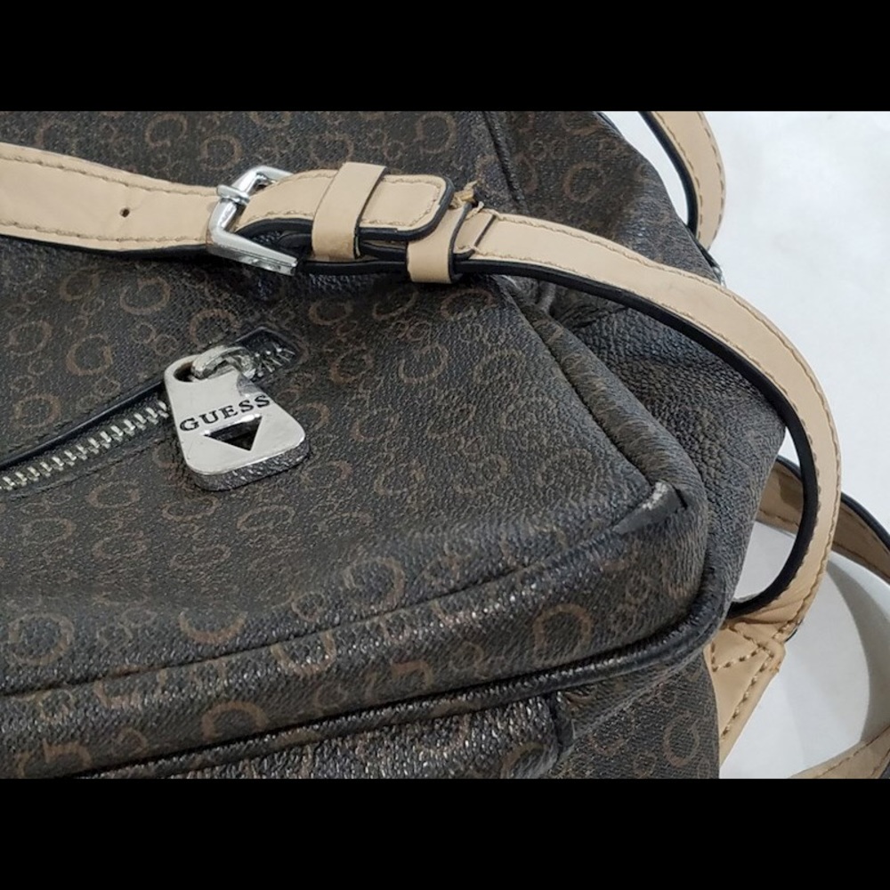 Guess bag& backpack bundle - Picture 4 of 8